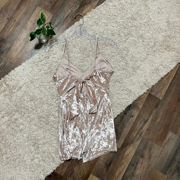 Urban Outfitters Size Small Pink Velvet Ruffle Cutout Sleeveless V Neck Romper - Picture 6 of 7